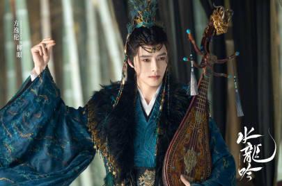 杨洋在线安利!方逸伦《水龙吟》今晚开播,疯批美人弹琵琶引爆江湖