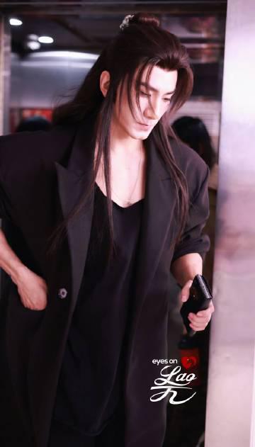 肖顺尧惊艳韩网!韩国网友狂赞《水龙吟》黑皮体育生造型,立体骨相被称撕漫男