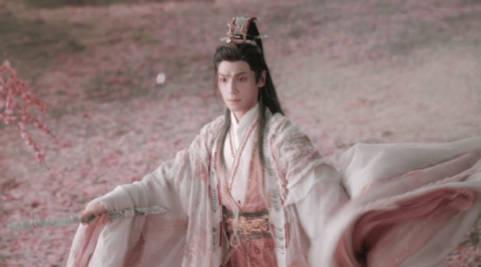 罗云熙陈瑶片场互动太有戏!一个教得细致一个学得飞快,甜笑背后暗藏刀光剑影