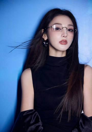 彭小苒工作室收2000多份简历!海外华人如何突破地域限制追星求职?