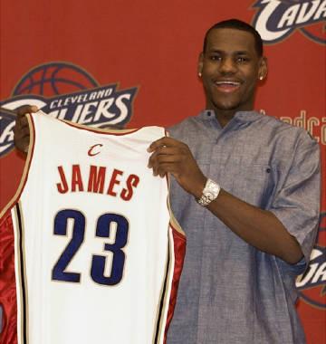 海外华人如何突破地域限制?从詹姆斯首秀22周年看体育赛事观看痛点