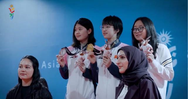 中国游泳小将亚青会狂揽13金!这些00后小将的名字你一定要记住