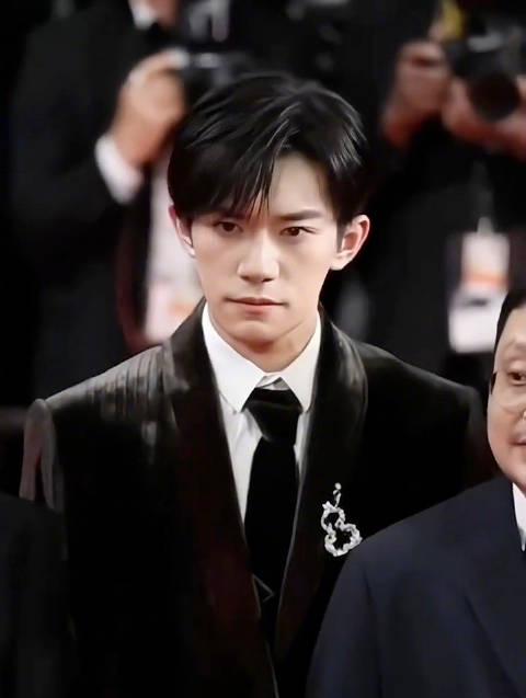 易烊千玺从舞台到大银幕的蜕变之路,他距离打破刘烨纪录只差一步