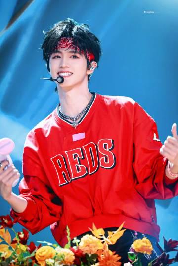 海外华人如何解锁朱志鑫新歌?20岁生日惊喜全解析