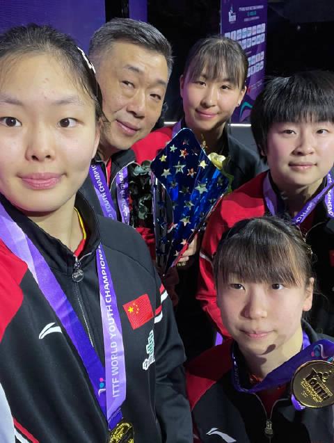 国乒小花绝境翻盘!3-2险胜日本队,夺冠瞬间全队泪崩