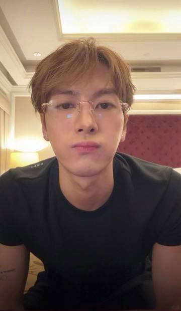 王嘉尔在线嘴瓢引爆全网!海外粉丝如何突破限制追星不卡顿?