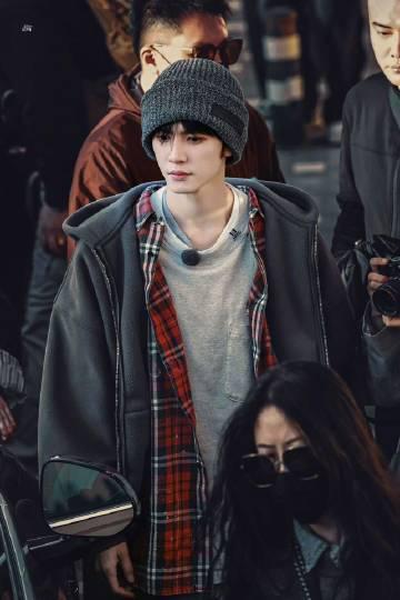 陈哲远走错车被助理一把拽回!戏里苏感爆棚戏外反差萌,海外粉丝如何解锁追星福利?