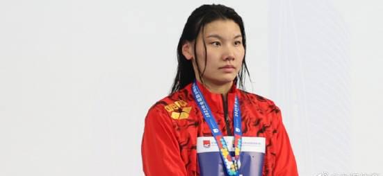 刷到柳雅欣夺冠视频时,我正卡在海外追剧的加载圈圈里——那些年我们错过的热血瞬间