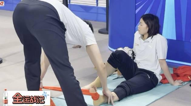 全红婵带伤出战全运会!脚踝缠满肌贴背后,藏着多少不为人知的艰辛?
