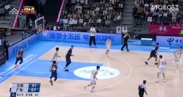 广东男篮上演惊天逆转!半场落后7分到狂胜23分,徐杰成关键先生