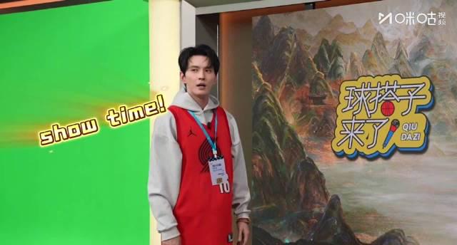 空气投篮全解析:为什么每个男人都忍不住做这个动作?