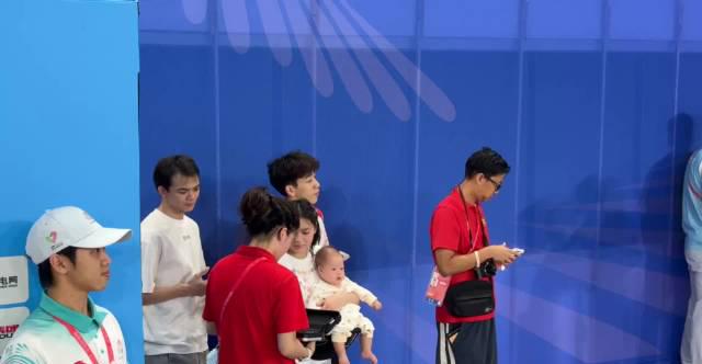 全红婵带娃观战引爆网络,海外华人如何突破地区限制观看国内精彩赛事