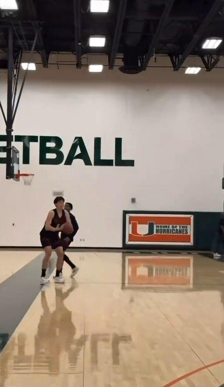 杨瀚森训练神仙球引爆全场!学会这招你也能成球场焦点