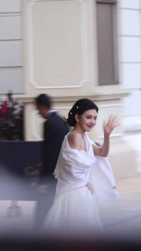 章若楠白裙造型惊艳出圈!普通人如何轻松打造同款“在逃公主”氛围感?